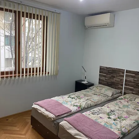 Sunny 2-bedrooms Apartmán *